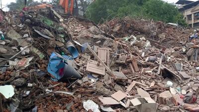 KDMC demolishes partially collapsed Dombivli building KDMC demolishes partially collapsed Dombivli building