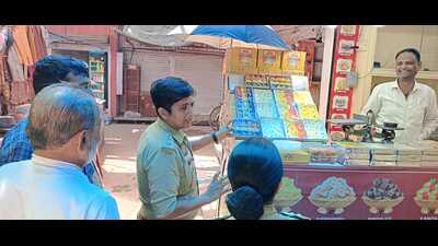 ACP Areeb Ahmed at Shilpgram counselling a petha shop owner near Taj for better behaviour towards tourists. (HT Photo) ACP Areeb Ahmed at Shilpgram counselling a petha shop owner near Taj for better behaviour towards tourists. (HT Photo)