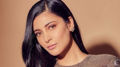 A man followed Shruti Haasan on the airport and she was quite disturbed. A man followed Shruti Haasan on the airport and she was quite disturbed.