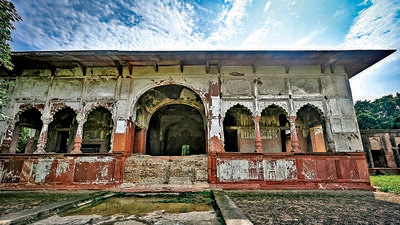 The Sheesh Mahal in Shalimar Garden that was built by Mughal emperor Shah Jahan. The monument comes under the Archaeological Survey of India’s care. (Raj K Raj/HT photo) The Sheesh Mahal in Shalimar Garden that was built by Mughal emperor Shah Jahan. The monument comes under the Archaeological Survey of India’s care. (Raj K Raj/HT photo)