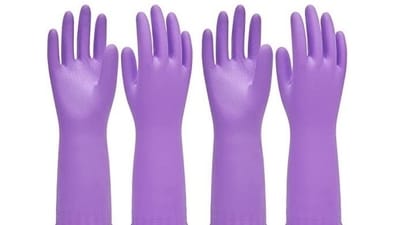 Dishwashing gloves are an ideal solution to keeping your hands in good condition even after routine chores like cleaning dishes.