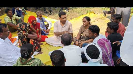 Social welfare minister Aseem Arun met the kin of the deceased in Kaushambi on Monday. (HT Photo)
