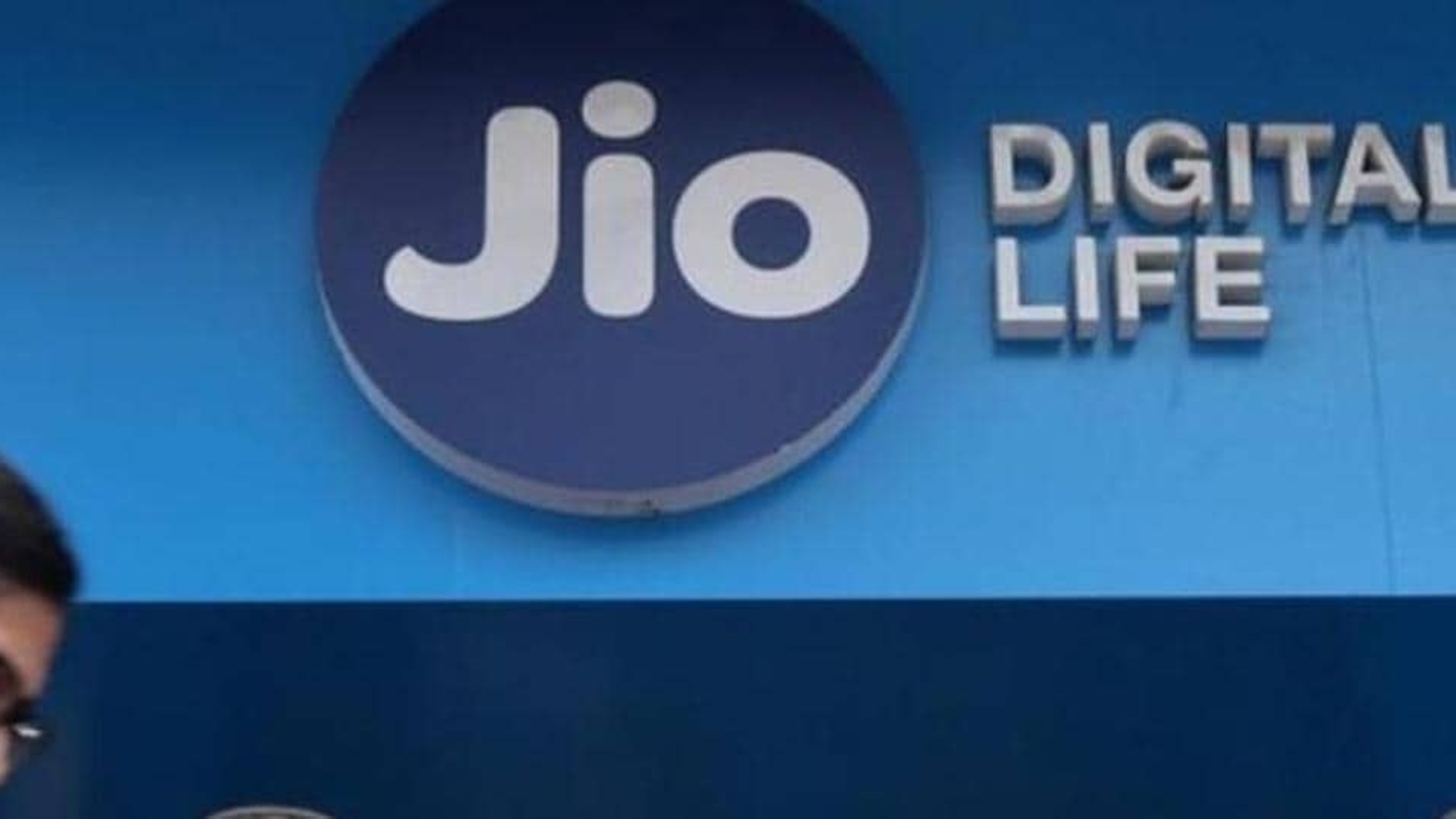On Ganesh Chaturthi, Reliance Jio debuts AirFiber with launch in 8 cities - Vimarsana News