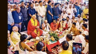 Rashtriya Swayamsevak Sangh (RSS) chief Mohan Bhagwat performs ‘puja’ at Shreemant Dagdusheth Halwai Sarvajanik Ganpati Trust on the occasion of Ganesh Chaturthi festival in Pune on Tuesday, (PTI) Rashtriya Swayamsevak Sangh (RSS) chief Mohan Bhagwat performs ‘puja’ at Shreemant Dagdusheth Halwai Sarvajanik Ganpati Trust on the occasion of Ganesh Chaturthi festival in Pune on Tuesday, (PTI)