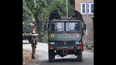 Security forces on their way to the encounter site in Garol, Kokernag, in Anantnag district of Jammu and Kashmir. (HT Photo/Waseem Andrabi) Security forces on their way to the encounter site in Garol, Kokernag, in Anantnag district of Jammu and Kashmir. (HT Photo/Waseem Andrabi)