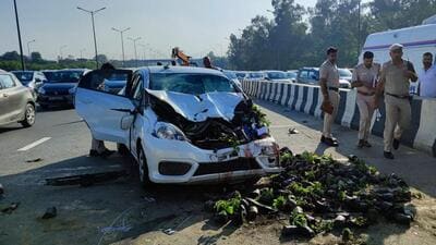 The accident scene on the Delhi-Meerut Expressway. (HT PHOTO)