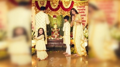 Shilpa Shetty and her husband Raj Kundra, along with their children Viaan Raj Kundra and Samisha Shetty Kundra, coordinated their outfits as they marked the festivities of Ganesh Chaturthi at their home. (Instagram/@theshilpahsetty) Shilpa Shetty and her husband Raj Kundra, along with their children Viaan Raj Kundra and Samisha Shetty Kundra, coordinated their outfits as they marked the festivities of Ganesh Chaturthi at their home. (Instagram/@theshilpahsetty)