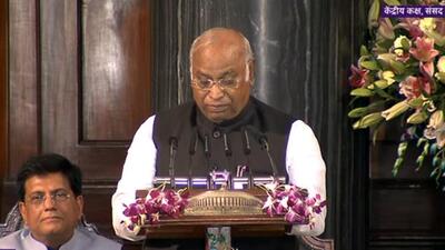 leader of the Opposition in Rajya Sabha, Mallikarjun Kharge speaks at the Parliament’s Central Hall before the House was shifted to a new building on Tuesday. (Video grab/Sansad TV) leader of the Opposition in Rajya Sabha, Mallikarjun Kharge speaks at the Parliament’s Central Hall before the House was shifted to a new building on Tuesday. (Video grab/Sansad TV)