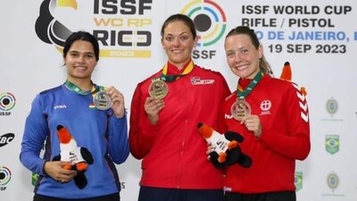 India's Nischal (Extreme left) shows her medal (@India_AllSports) India's Nischal (Extreme left) shows her medal (@India_AllSports)