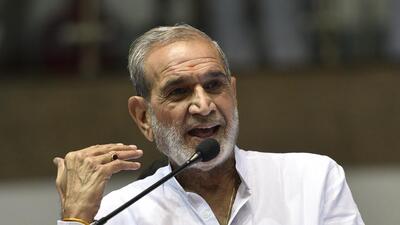 According to the prosecution, Sajjan Kumar indulged in acts of rioting armed with deadly weapons with the object to loot, damage, burn the properties and kill members of the Sikh community in Sultanpuri area. (HT Archive) According to the prosecution, Sajjan Kumar indulged in acts of rioting armed with deadly weapons with the object to loot, damage, burn the properties and kill members of the Sikh community in Sultanpuri area. (HT Archive)