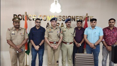 Caption Agra police commissioner Dr Preetinder Singh along with DCP (City) Suraj Kumar Rai and members of the cyber cell on Wednesday. (HT)