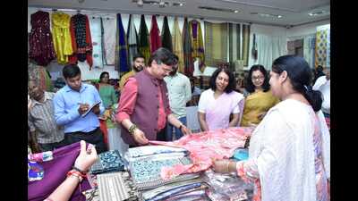 Chief guest at the Riyasat 2023 handicrafts and handloom exhibition, MLA Rajeshwar Singh, browsed through the carefully designed array of products and yards of fabrics on display at the Lalit Kala Akademi. (HT Photo)