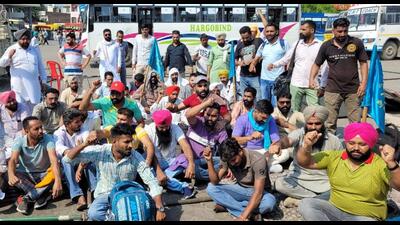 Contractual employees of the Punjab Roadways and Pepsu Road Transportation Corporation protesting against the state government at Bathinda bus stand on Wednesday. (Sanjeev Kumar/HT) Contractual employees of the Punjab Roadways and Pepsu Road Transportation Corporation protesting against the state government at Bathinda bus stand on Wednesday. (Sanjeev Kumar/HT)