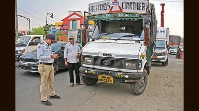 The suspended traffic constables have been identified as Jayshing Yashwant Borane, Jitendra Dattatraya Bhagwat, and Gorakh Maruti Shinde; all attached to the Deccan traffic police branch. (HT PHOTO) The suspended traffic constables have been identified as Jayshing Yashwant Borane, Jitendra Dattatraya Bhagwat, and Gorakh Maruti Shinde; all attached to the Deccan traffic police branch. (HT PHOTO)