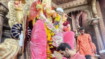 Kartik Aaryan offered prayers at the Lalbaugcha Raja on Tuesday. He shared a picture from his visit to the pandal and wrote on Instagram, “It’s that Joyous time of the year. Ganpati Bappa Morya. #LalBaughchaRaja.” 