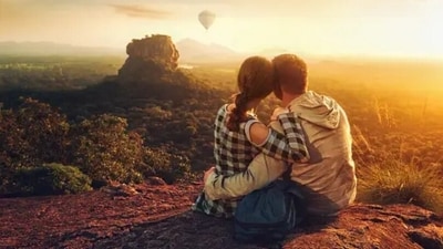 Being comfortable in each other's company and engaging in difficult and deep conversations without being judgmental, helps in connecting better.&nbsp; (Unsplash)