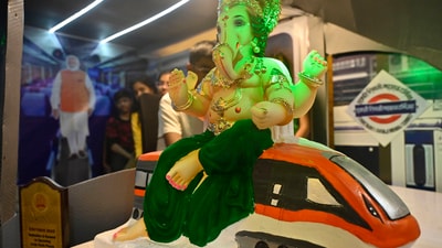 "This year I gave the theme of the new Vande Bharat train. After coming here you will feel that you are on a platform. Before this, I designed pandals on themes like Ram Mandir, Chandrayaan 2, the COVID-19 vaccine, world’s tallest bridge at Chenab River," he said, adding that it took two months for him to complete the design," Makwana said. (HT Photo/Vijay Bate)