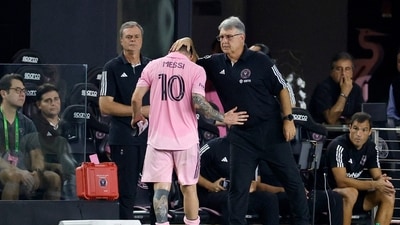 Lionel Messi #10 of Inter Miami leaves the game during the first half during against Toronto FC at DRV PNK Stadium (Getty Images via AFP)