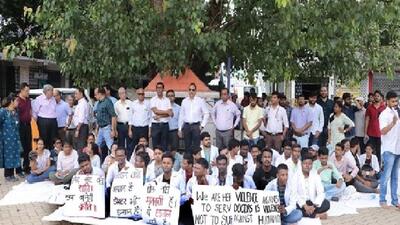 Over 12,000 government and private doctors have announced an indefinite strike across Jharkhand from 6 am on Friday. (HT Photo) Over 12,000 government and private doctors have announced an indefinite strike across Jharkhand from 6 am on Friday. (HT Photo)