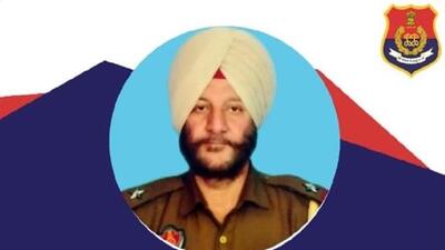 Punjab Police on Thursday promoted assistant sub-inspector (ASI) Balwinder Singh, who foiled a robbery bid but received bullet injuries when four robbers struck at the State Bank of India (SBI) branch at Dhotian village in Tarn Taran district on Wednesday.