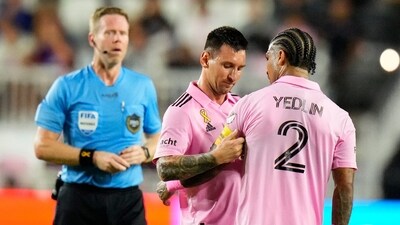 Inter Miami forward Lionel Messi (10) places the captain's armband on defender DeAndre Yedlin (2) during the first half (USA TODAY Sports via Reuters Con)