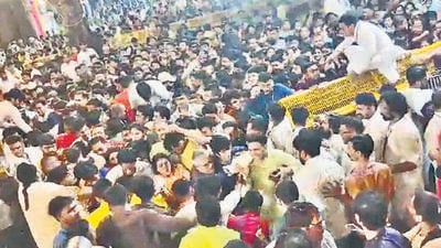 The video showed thousands of devotees swarming around the barricades with many of them losing their footing and a baby falling off his guardian’s arms but being rescued in the nick of time by another person (HT PHOTO) The video showed thousands of devotees swarming around the barricades with many of them losing their footing and a baby falling off his guardian’s arms but being rescued in the nick of time by another person (HT PHOTO)