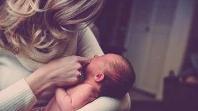 Postpartum weight loss to reducing risk of cancer: Benefits of breastfeeding and problems that every new mother faces (Pixabay) Postpartum weight loss to reducing risk of cancer: Benefits of breastfeeding and problems that every new mother faces (Pixabay)