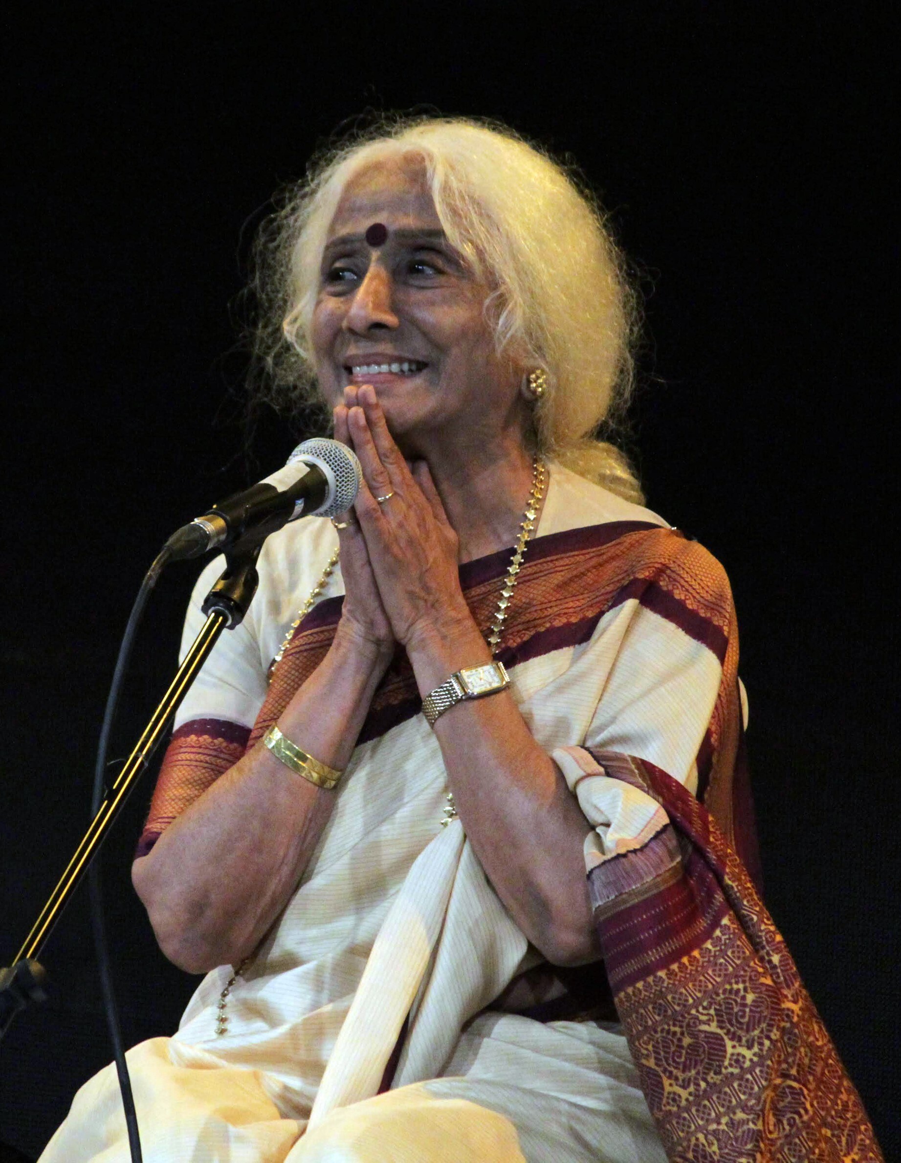 Acknowledging applause at a concert (Swaramayi Gurukul) Acknowledging applause at a concert (Swaramayi Gurukul)