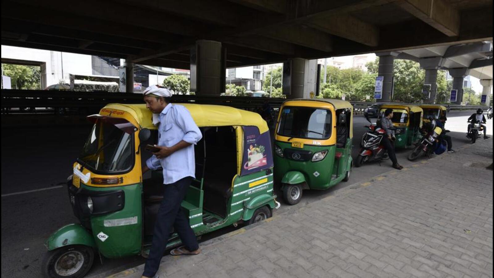 Auto-rickshaws in Gurugram and Faridabad to get unique IDs | Hindustan ...