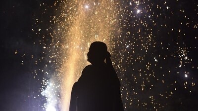 People burst firecrackers on Diwali. (Sunil Ghosh / Hindustan Times) People burst firecrackers on Diwali. (Sunil Ghosh / Hindustan Times)