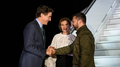 Canadian Prime Minister Justin Trudeau, left, greets Ukrainian President Volodymyr Zelenskyy as his wife Olena Zelenska looks on as they arrive at Ottawa airport, Canada, on Thursday. (AP) Canadian Prime Minister Justin Trudeau, left, greets Ukrainian President Volodymyr Zelenskyy as his wife Olena Zelenska looks on as they arrive at Ottawa airport, Canada, on Thursday. (AP)