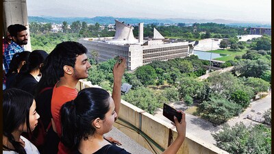 Compared to 21.63 lakh domestic visitors from January 1 to July 31, 2022, their number dropped to a lowly 3.2 lakh in the corresponding period this year. (HT File Photo) Compared to 21.63 lakh domestic visitors from January 1 to July 31, 2022, their number dropped to a lowly 3.2 lakh in the corresponding period this year. (HT File Photo)