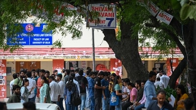Students seen on the day before the DUSU Elections at North Campus, Delhi University in New Delhi, India, on Thursday. (Sanchit Khanna/HT Photo) Students seen on the day before the DUSU Elections at North Campus, Delhi University in New Delhi, India, on Thursday. (Sanchit Khanna/HT Photo)