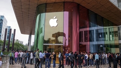 Customers queue outside an Apple Inc. store ahead of its opening hours during the first day of sale of the iPhone 15 smartphone in Mumbai. (Bloomberg) Customers queue outside an Apple Inc. store ahead of its opening hours during the first day of sale of the iPhone 15 smartphone in Mumbai. (Bloomberg)