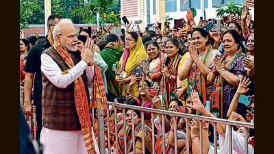 Modi being greeted at the BJP headquarters. (Arvind Yadav/HT Photo) Modi being greeted at the BJP headquarters. (Arvind Yadav/HT Photo)