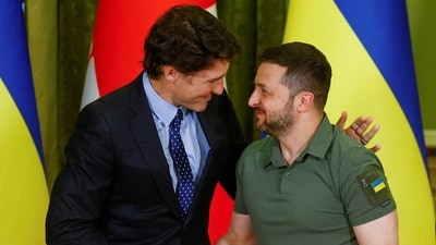 Canadian Prime Minister Justin Trudeau and Ukraine's President Volodymyr Zelenskiy shake hands. (REUTERS file)