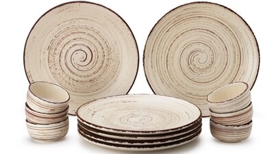Dinner set prices dictate the quality and number of pieces. Dinner set prices dictate the quality and number of pieces.