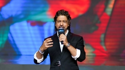 Shah Rukh Khan assures his fans that he doesn't have to deal with lizards at home. (Nitin Lawate ) Shah Rukh Khan assures his fans that he doesn't have to deal with lizards at home. (Nitin Lawate )