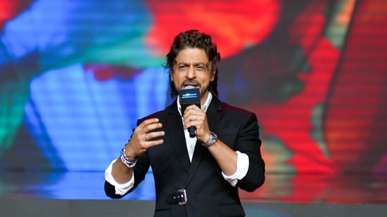 Shah Rukh Khan assures his fans that he doesn't have to deal with lizards at home. (Nitin Lawate )