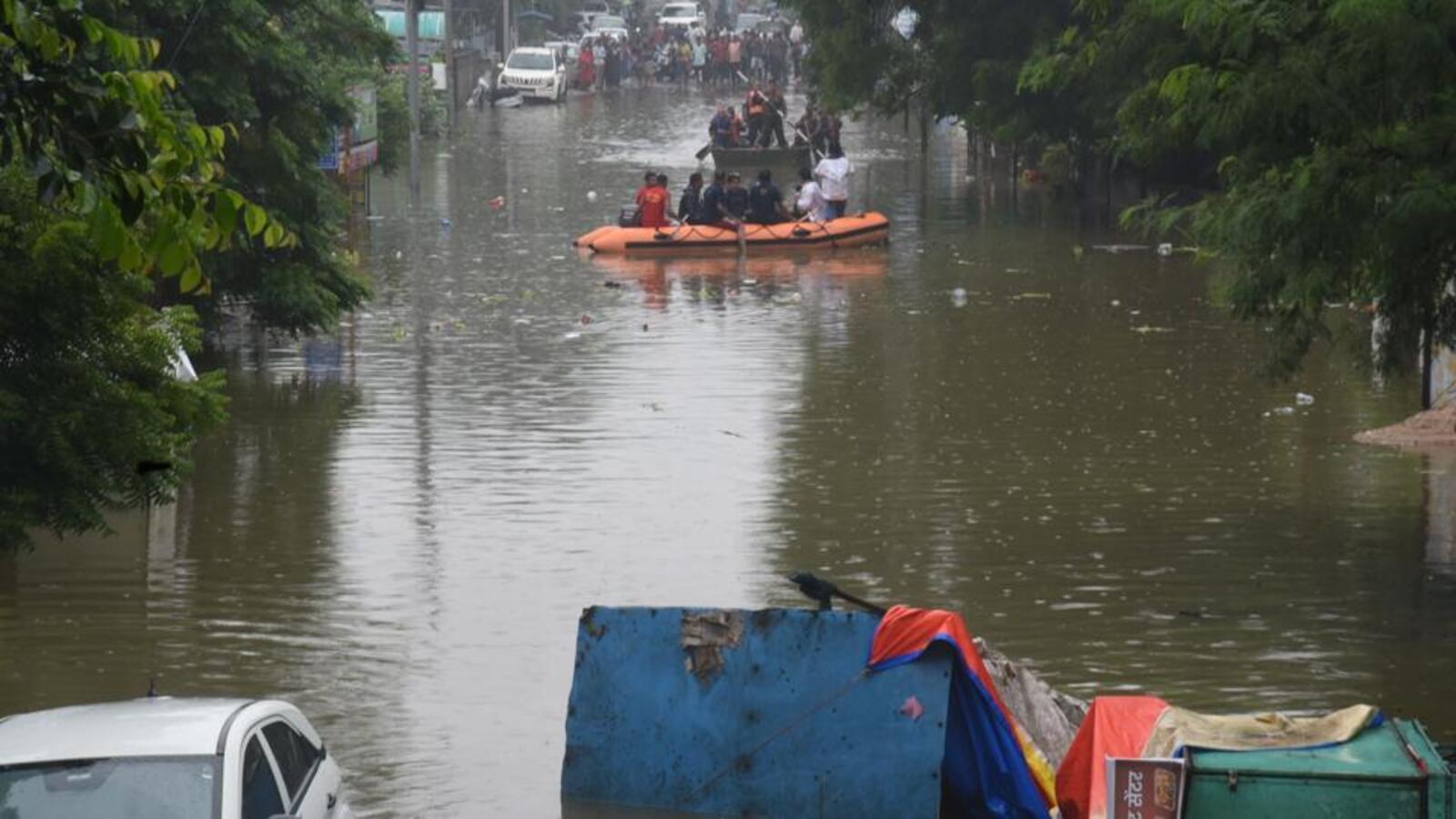 Four killed as torrential rain pounds Nagpur | Mumbai news