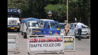 Chandigarh Traffic Police have advised commuters to avoid the Sector 33/34 dividing road and Sector 34/35 dividing road on Sunday. The convention is scheduled from 5 pm to 9.30 pm at the Exhibition Ground in Sector 34-A. (HT File Photo)