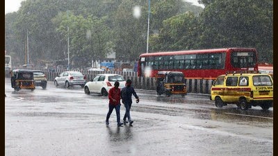 Heavy rain in Pune on Saturday. (Rahul Raut/HT PHOTO) Heavy rain in Pune on Saturday. (Rahul Raut/HT PHOTO)