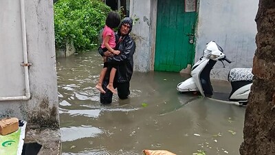 "It rained 110 mm in 3 hours, which is very high. Ambajhari dam has overflowed. There has been incessant rainfall in several areas...15 people have been rescued till now. We are sending the rescue teams following alerts..." Maharashtra BJP chief Chandrashekhar Bawankule was quoted as saying by news agency ANI on Saturday in Nagpur. (PTI) "It rained 110 mm in 3 hours, which is very high. Ambajhari dam has overflowed. There has been incessant rainfall in several areas...15 people have been rescued till now. We are sending the rescue teams following alerts..." Maharashtra BJP chief Chandrashekhar Bawankule was quoted as saying by news agency ANI on Saturday in Nagpur. (PTI)