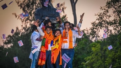 Members of ABVP celebrated winning three out of four union posts near the Swami Vivekandand statue in Faculty of Arts, North Campus. (Raj K Raj/HT) Members of ABVP celebrated winning three out of four union posts near the Swami Vivekandand statue in Faculty of Arts, North Campus. (Raj K Raj/HT)