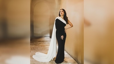 Malaika Arora paired her elegant look with minimal chic jewellery that comprises of dangler earrings. (Instagram/@malaikaarotaofficial) Malaika Arora paired her elegant look with minimal chic jewellery that comprises of dangler earrings. (Instagram/@malaikaarotaofficial)