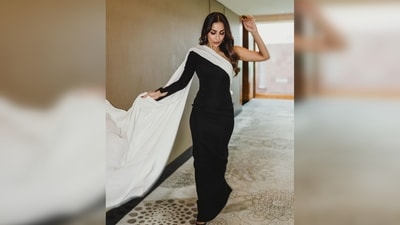 Leaving her lush locks flowing freely with a middle part and gentle beach waves, Malaika Arora added a touch of allure with a soft glam neutral makeup look. (Instagram/@malaikaaroraofficial) Leaving her lush locks flowing freely with a middle part and gentle beach waves, Malaika Arora added a touch of allure with a soft glam neutral makeup look. (Instagram/@malaikaaroraofficial)