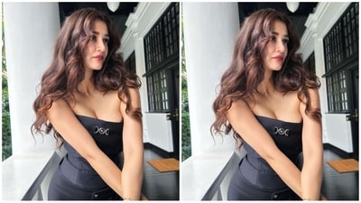 For her flawless make-up look, Disha got decked up in winged eyeliner, mascara-coated lashes, blushed cheeks and a shade of bright red lipstick. (Instagram/@dishapatani) For her flawless make-up look, Disha got decked up in winged eyeliner, mascara-coated lashes, blushed cheeks and a shade of bright red lipstick. (Instagram/@dishapatani)