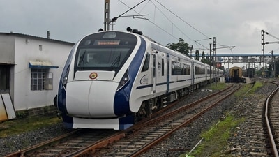 Ranchi railway divisional authorities conducted a trial run of the Ranchi-Howrah Vande Bharat Express, in Ranchi on Thursday. (Somanth Sen) Ranchi railway divisional authorities conducted a trial run of the Ranchi-Howrah Vande Bharat Express, in Ranchi on Thursday. (Somanth Sen)