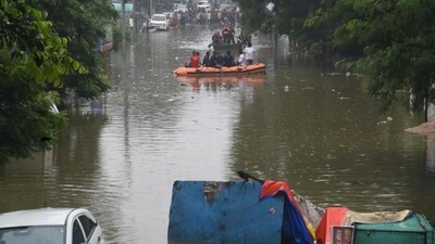Four killed as torrential rain pounds Nagpur (Hindustan Times) Four killed as torrential rain pounds Nagpur (Hindustan Times)