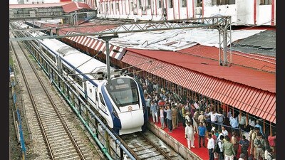 Patna-Howrah Vande Bharat Express train at Patna Junction on Sunday. (Santosh Kumar /HT Photo) Patna-Howrah Vande Bharat Express train at Patna Junction on Sunday. (Santosh Kumar /HT Photo)